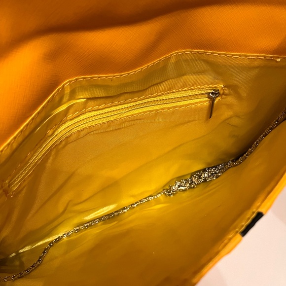 Across the shoulder or carry in your hand. - Picture 5 of 5